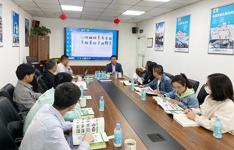 華中科技大學(xué)、中南大學(xué)一行蒞臨德森生產(chǎn)基地考察調(diào)研.jpg
