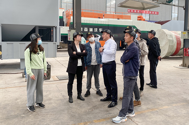 華中科技大學(xué)、中南大學(xué)一行蒞臨德森生產(chǎn)基地考察調(diào)研